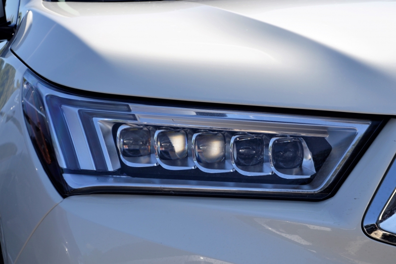 automobile-CONSEGUDES-min_acura-headlamp-2834131